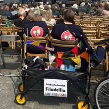 ryggen af Diakonforbundet Filadelfias t-shirt med teksten: Se Mennesket