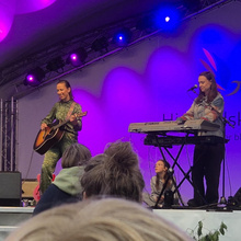 Mathilde Falch på scenen til koncert under Himmelske Dage 2025