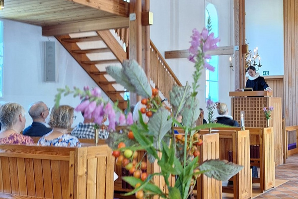 Præst Maren Pitter Poulsen prædiker i Filadelfia kirke